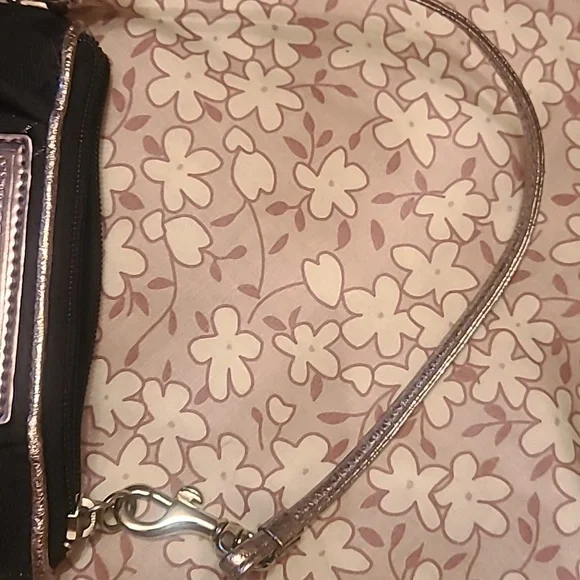 Coach **Poppy** Wristlet ...limited edition...black - Picture 7 of 8